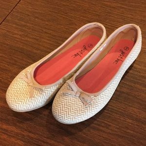 Tan and cream chevron pattern woven flats